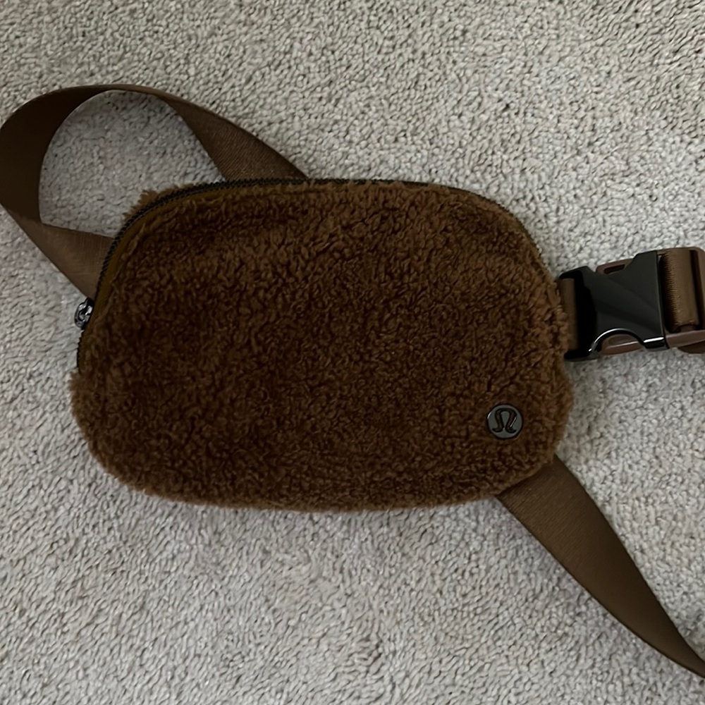 Lululemon belt bag shearling